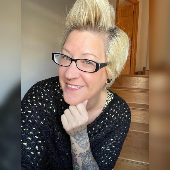 Meet your Posher, Michele - Picture 1 of 1